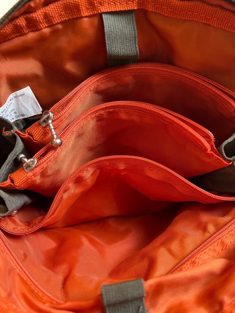 Olive Baggallini Crossbody Orange Interior - Picture 9 of 14
